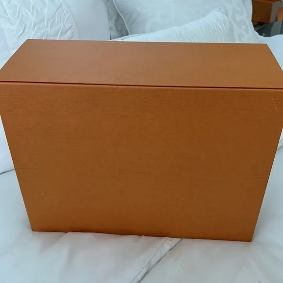 Large Louis Vuitton Empty Box - Picture 4 of 8